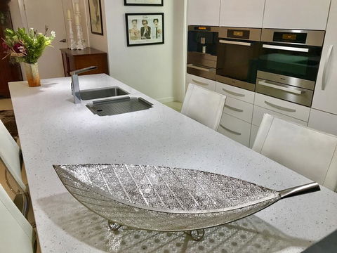 3 Divas Luxury Accommodation - Sunshine Coast Tourism 0