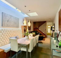3 Storey Home Close Walk to Fox Studios SCG  City - Sunshine Coast Tourism