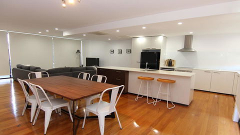 3/26 West Street-CBD Location! - Holiday Sunshine Coast 2