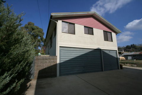 3/9 Park Road, Jindabyne - Sunshine Coast Tourism 1