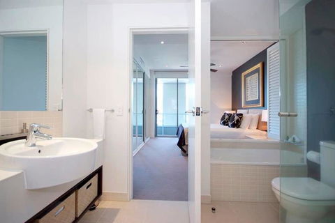 301 Harbour Lights - Holiday Sunshine Coast 1