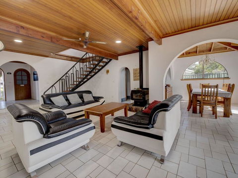 31 Rest Point Absolute Waterfront With Jetty - Holiday Sunshine Coast 2
