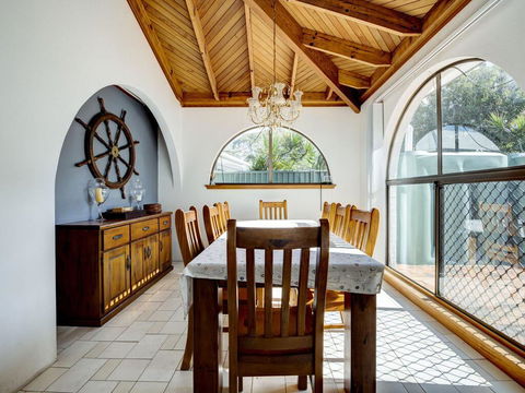 31 Rest Point Absolute Waterfront With Jetty - Holiday Sunshine Coast 1