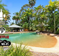 3BR Beach Escape AC Pool Tennis Wine Coffee Netflix