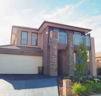 4 Bed 2 And A Half Bath Luxury Villa in Point Cook - Holiday Sunshine Coast