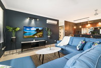 4 BEDROOM GARDENS ESCAPE - CHAMPAGNE STAYS Darwin