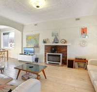 4 MONTROSE AVE - retro home in the heart of town - Sunshine Coast Tourism