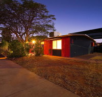 4 Page Street - Colourful and Shady 3-Bedroom Home - Sunshine Coast Tourism