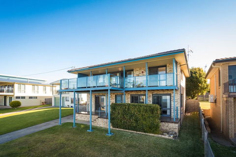 45 Hillside Cres Beach House - Holiday Sunshine Coast 0