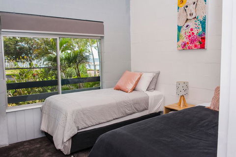 454 Charlton Esplanade Apartment - Sunshine Coast Tourism 1