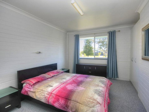 45A Wharf - Upstairs - Holiday Sunshine Coast 2