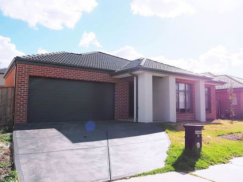 5 Bed 2 Bath Big House - Sunshine Coast Tourism 0