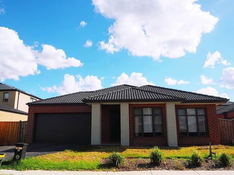 5 Bed 2 Bath Big House - Sunshine Coast Tourism 1