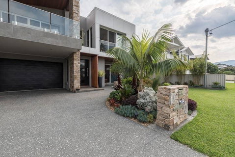 5 Liamina Avenue Apartment - Sunshine Coast Tourism 3