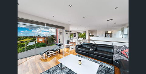 5 Star Gowanbrae Views - Holiday Sunshine Coast 2