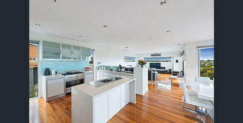 5 Star Gowanbrae Views - Holiday Sunshine Coast 1