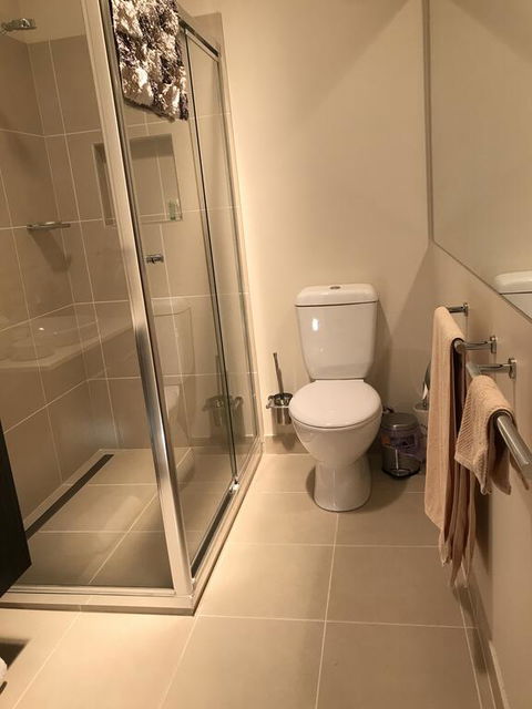 5 Star Room With Own Bathroom - Singles, Couples, Families Or Executives - Holiday Sunshine Coast 2
