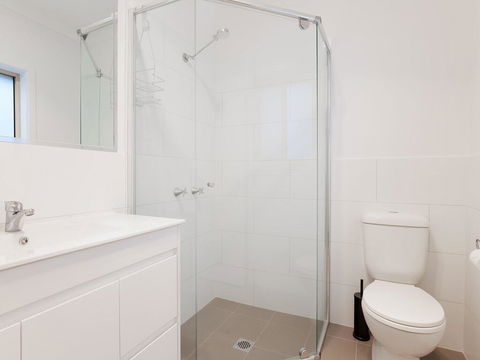 5B BENT STREET - LARGE HOUSE WITH DUCTED AIR CON, WIFI & FOXTEL - Holiday Sunshine Coast 3