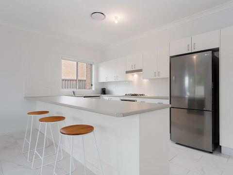 5B BENT STREET - LARGE HOUSE WITH DUCTED AIR CON, WIFI & FOXTEL - Holiday Sunshine Coast 2