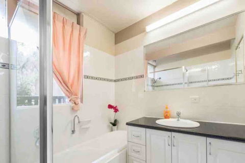 6 Bedroom Beautiful And Comfy Family House - Holiday Sunshine Coast 1