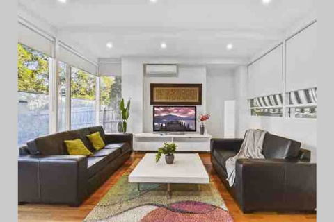 6 Bedroom Beautiful And Comfy Family House - Holiday Sunshine Coast 0