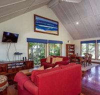 6 Ilmenite Avenue - Coastal beach shack within walking distance to patrolled beach and CBD - Sunshine Coast Tourism