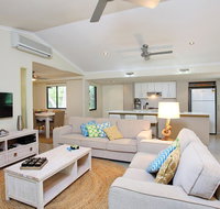 6 Orania Court - Rainbow Shores Absolutely gorgeous beach side property within 200 metres walk to the beach - Sunshine Coast Tourism