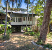 6 Satinwood Drive - Rainbow Shores Stylish Beach House Free WiFi - Sunshine Coast Tourism