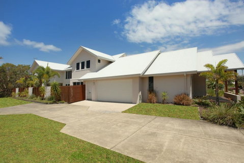 60 Beachway Parade, Marcoola, 500 BOND, Linen Supplied - Sunshine Coast Tourism 0