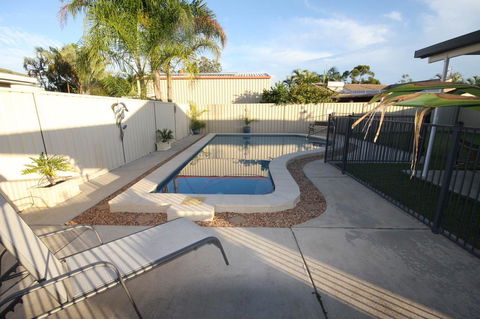 62 Tingira Close - Modern Lowset Home With Swimming Pool, Outdoor Area, Ample Parking. Pet Friendly - Holiday Sunshine Coast 0