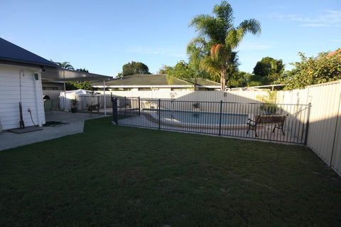62 Tingira Close - Modern Lowset Home With Swimming Pool, Outdoor Area, Ample Parking. Pet Friendly - Holiday Sunshine Coast 2