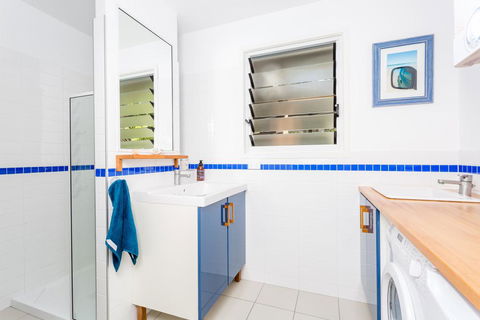 7 Naiad Court - Rainbow Shores, Perfect Beach House, Swimming Pool And Walk To Beach, Aircon, Wi-Fi - Sunshine Coast Tourism 3