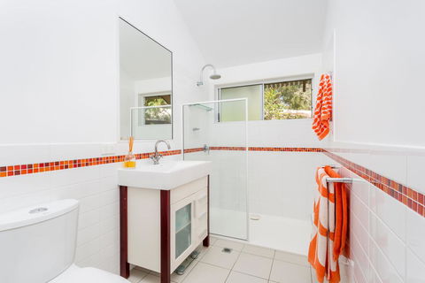 7 Naiad Court - Rainbow Shores, Perfect Beach House, Swimming Pool And Walk To Beach, Aircon, Wi-Fi - Sunshine Coast Tourism 2