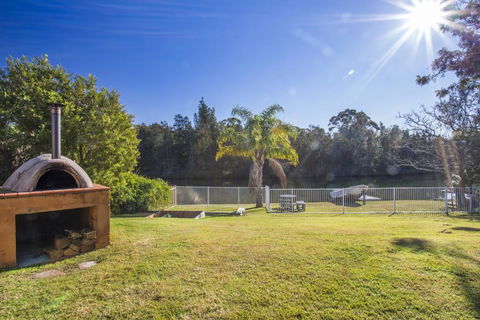 77 Lake Entrance Rd - Waterfront Wonder - Sunshine Coast Tourism 2