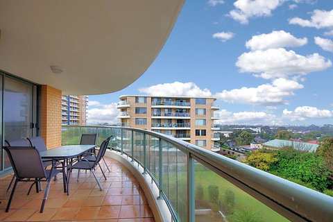 810 At The Plaza - Sunshine Coast Tourism 0