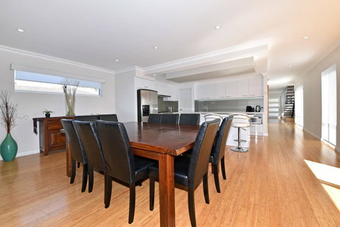 87A- Yokine - Holiday Sunshine Coast 1