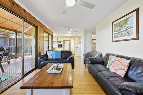 9 Merinda Crescent - Sunshine Coast Tourism 1