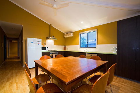 9 Skipjack Circle - Lovely Pet-Friendly Holiday Home With A Breezeway - Sunshine Coast Tourism 3