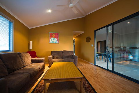 9 Skipjack Circle - Lovely Pet-Friendly Holiday Home With A Breezeway - Sunshine Coast Tourism 1