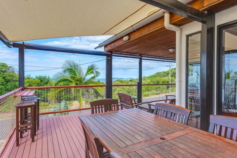 90 Cooloola Drive - Rainbow Beach, Luxury Beach House, Ocean Views - Sunshine Coast Tourism 2
