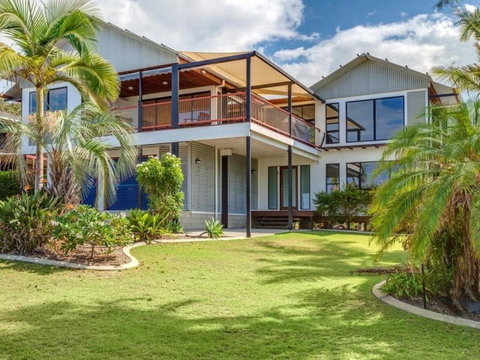 90 Cooloola Drive - Rainbow Beach, Luxury Beach House, Ocean Views - Sunshine Coast Tourism 0