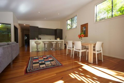 @LIZZIE - Sunshine Coast Tourism 1