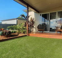 A Beach Getaway - Holiday Sunshine Coast
