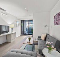 A Bright  Airy CBD Apt Next to Southern Cross - Holiday Sunshine Coast