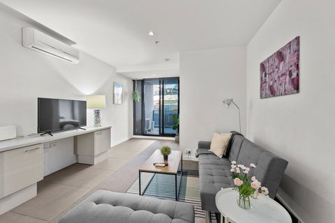 A Bright & Airy CBD Apt Next To Southern Cross - Holiday Sunshine Coast 0