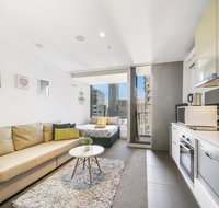 A Charming Studio with Stunning City Views - Holiday Sunshine Coast