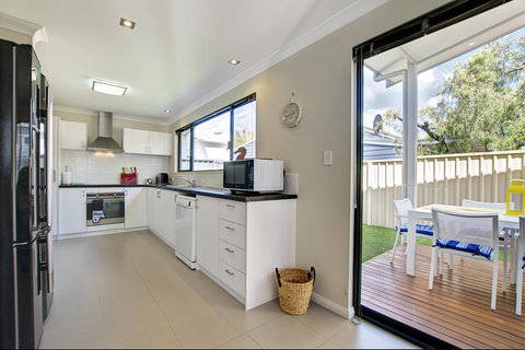 A Little Luxury In Town - Holiday Sunshine Coast 1