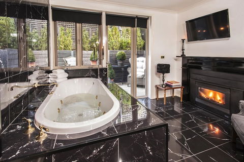 A Loft In The Mill Boutique Accommodation - Holiday Sunshine Coast 1