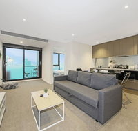 A Modern  Central Apt with Beautiful City Views - Holiday Sunshine Coast