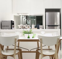 A Modern 2BR Apt Near Federation Square - Holiday Sunshine Coast